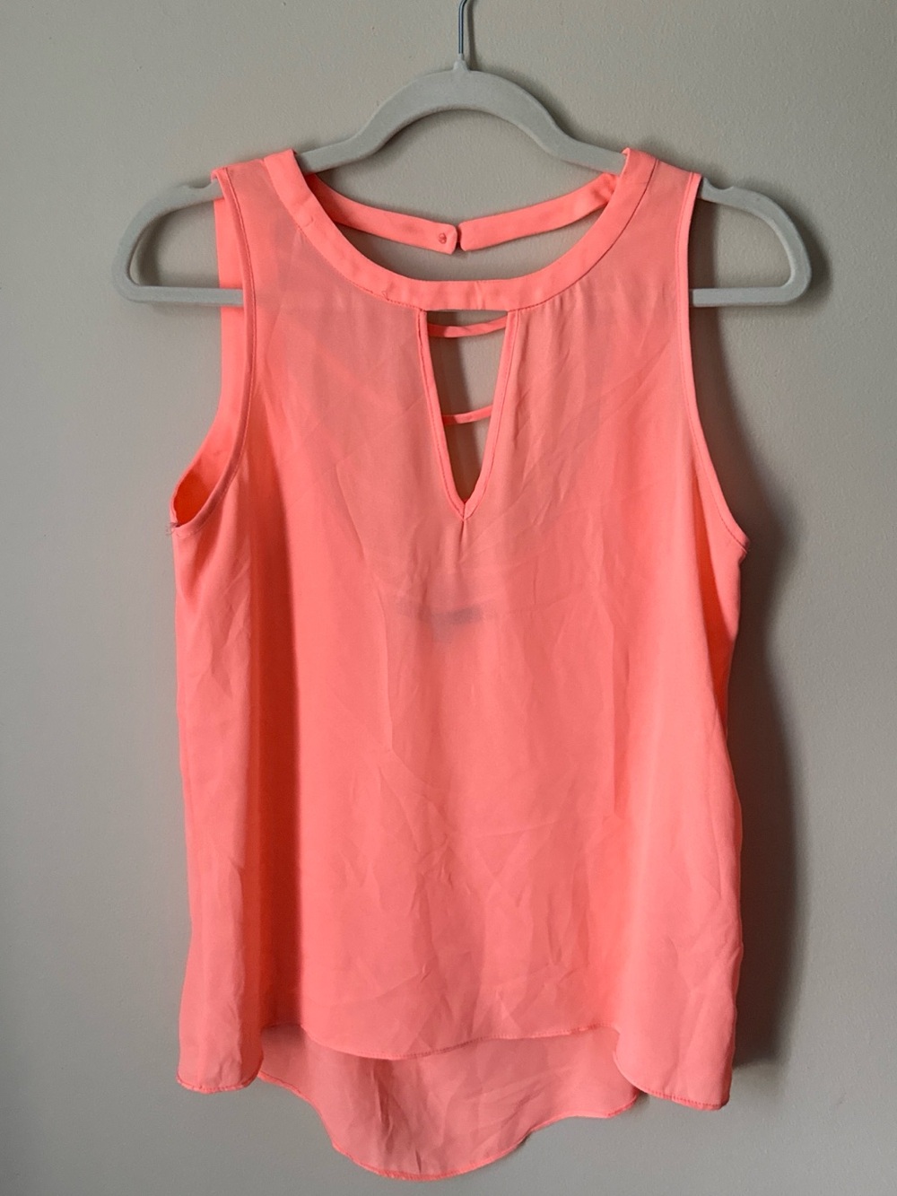 Ovi Coral Pink Sleeveless Keyhole Camisole